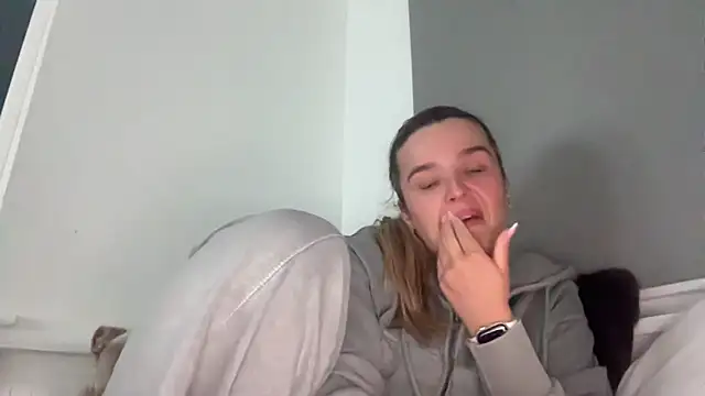 maisiesmithx online show from 22, 4, 2026