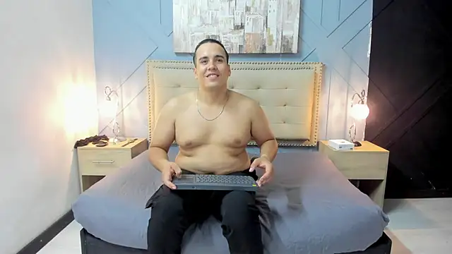 Snapshot of Vale_n_Matt chatting on 11, 12, 2024 Vale n Matt online show from 11, 12, 2024