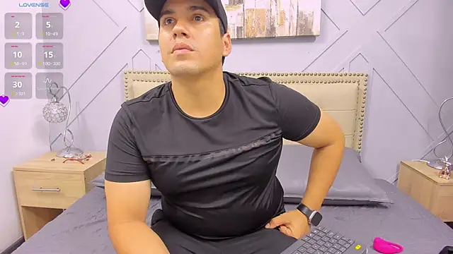 Snapshot of Vale_n_Matt chatting on 10, 9, 2025 Vale n Matt online show from 10, 9, 2025