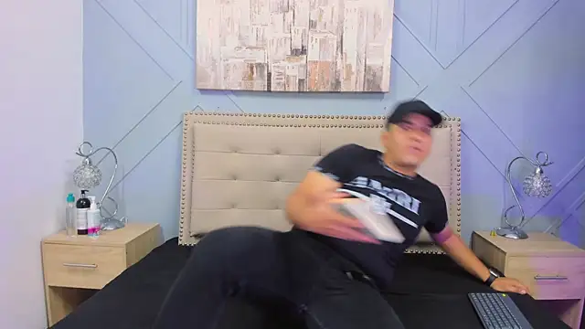 Snapshot of Vale_n_Matt chatting on 19, 9, 2025 Vale n Matt online show from 19, 9, 2025