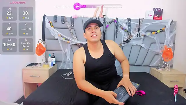 Snapshot of Vale_n_Matt chatting on 19, 10, 2025 Vale n Matt online show from 19, 10, 2025