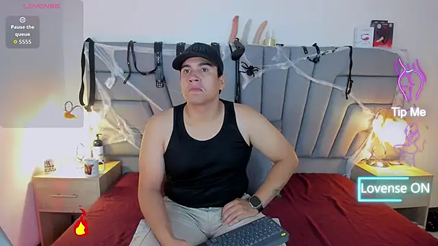 Snapshot of Vale_n_Matt chatting on 28, 10, 2025 Vale n Matt online show from 28, 10, 2025