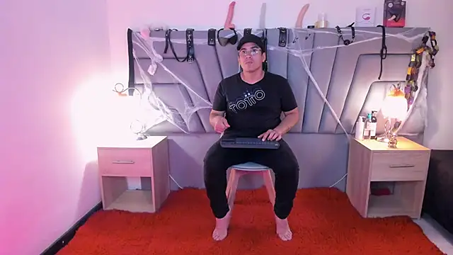 Snapshot of Vale_n_Matt chatting on 29, 10, 2025 Vale n Matt online show from 29, 10, 2025