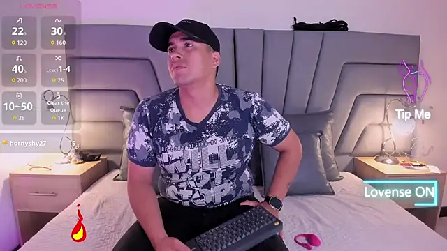 Snapshot of Vale_n_Matt chatting on 9, 11, 2025 Vale n Matt online show from 9, 11, 2025