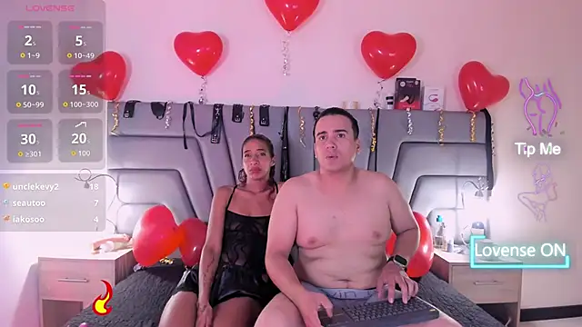 Snapshot of Vale_n_Matt chatting on 12, 11, 2025 Vale n Matt online show from 12, 11, 2025