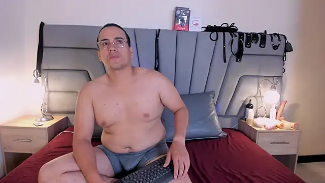 Snapshot of Vale_n_Matt chatting on 21, 11, 2025 Vale n Matt online show from 21, 11, 2025