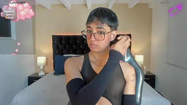 Dark hairy  online show from 7, 3, 2025