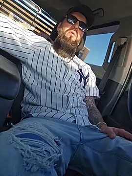 Snapshot of Beardedtattood chatting on 24, 6, 2026 Beardedtattood online show from 24, 6, 2026