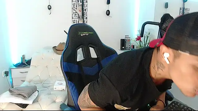 Leonard Price online show from 5, 3, 2025