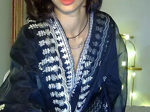 MAAYRA 09 online show from 22, 10, 2025