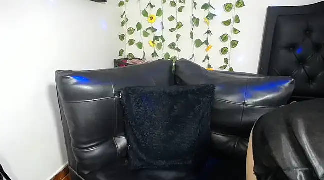 OLIVIAMISSY 02 online show from 5, 3, 2025