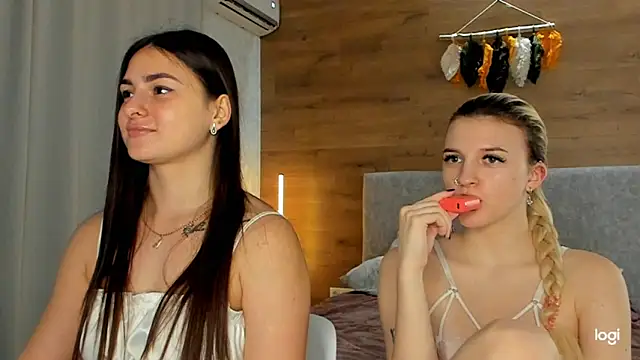 Snapshot of ShySonya chatting on 3, 2, 2025 ShySonya online show from 3, 2, 2025