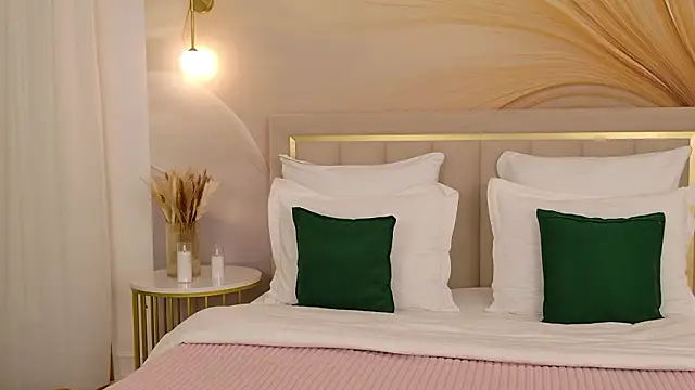 milaleoneli online show from 5, 3, 2026