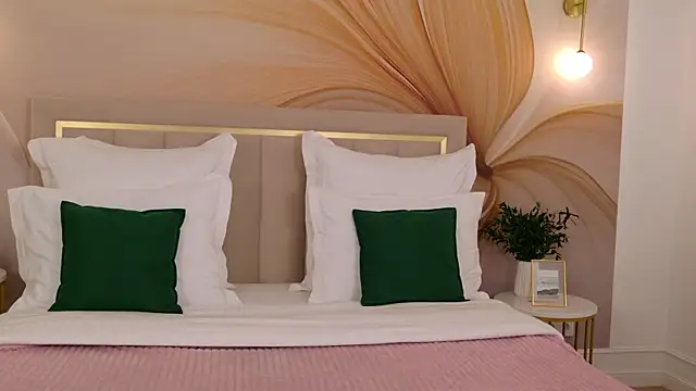 Snapshot of milaleoneli chatting on 22, 6, 2026 milaleoneli online show from 22, 6, 2026