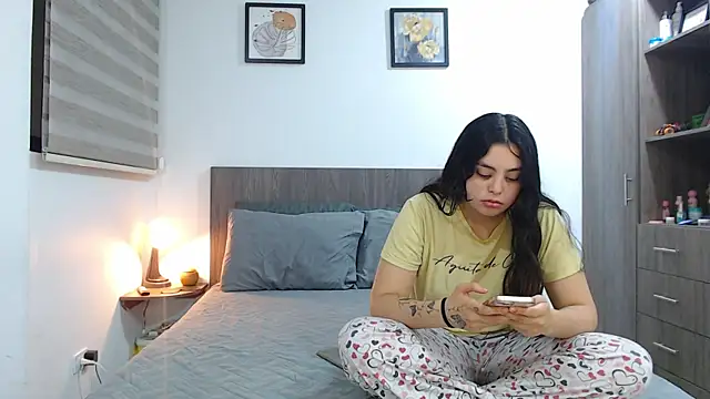 Scarlett Jazmin online show from 14, 4, 2026