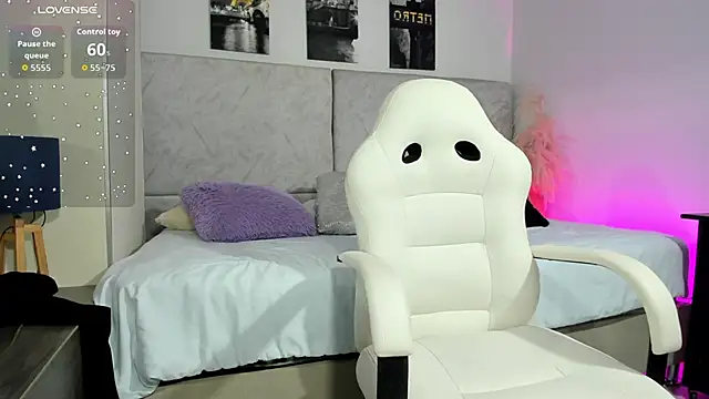 naomiii   online show from 25, 4, 2026