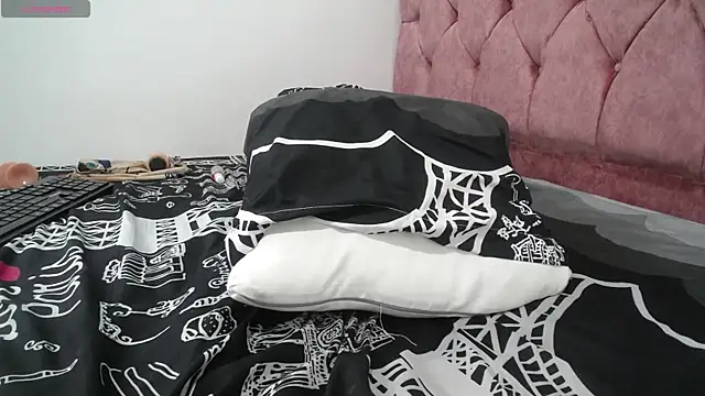 Snapshot of AMBER_LOVE22 chatting on 4, 1, 2025 AMBER LOVE22 online show from 4, 1, 2025