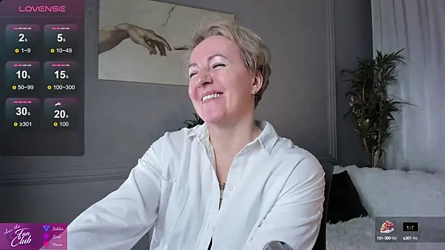 Nika Smit online show from 1, 2, 2025