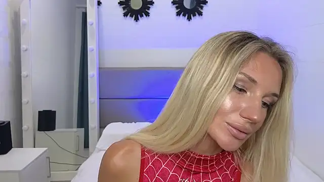 Snapshot of Megan_Kira chatting on 13, 6, 2026 Megan Kira online show from 13, 6, 2026