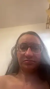 Snapshot of gloria7v05 chatting on 6, 7, 2026 gloria7v05 online show from 6, 7, 2026