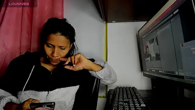 Nenita Hot  online show from 8, 9, 2025