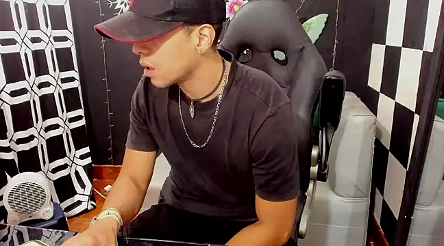 MikeRose94 online show from 15, 2, 2025