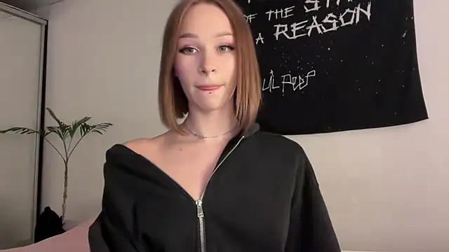 ur molly online show from 15, 4, 2026