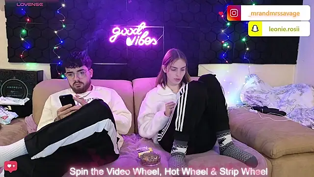 MrAndMrsSavage online show from 20, 12, 2024