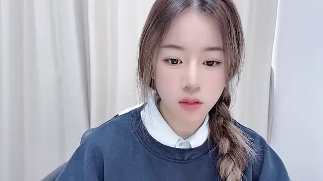 Snapshot of chloe-01 chatting on 16, 12, 2024 chloe-01 online show from 16, 12, 2024