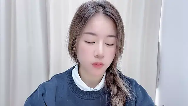 Snapshot of chloe-01 chatting on 16, 12, 2024 chloe-01 online show from 16, 12, 2024