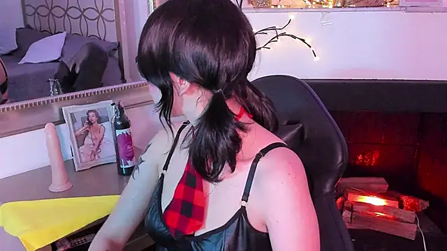 Snapshot of NattashaHotson chatting on 16, 1, 2025 NattashaHotson online show from 16, 1, 2025