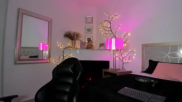 Snapshot of NattashaHotson chatting on 12, 2, 2025 NattashaHotson online show from 12, 2, 2025