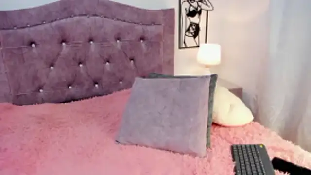 Snapshot of LunaSmitt chatting on 18, 12, 2025 LunaSmitt online show from 18, 12, 2025