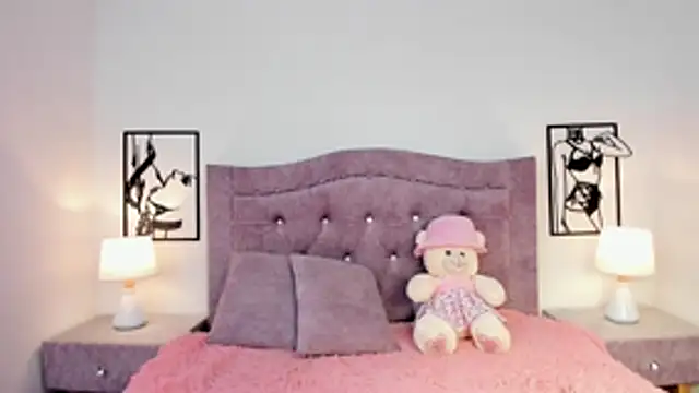 Snapshot of LunaSmitt chatting on 21, 12, 2025 LunaSmitt online show from 21, 12, 2025