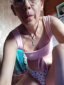Snapshot of NanitaFun chatting on 4, 10, 2025 NanitaFun online show from 4, 10, 2025