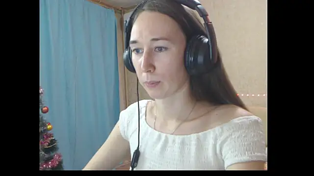 Snapshot of --Model--2 chatting on 4, 1, 2025 --Model--2 online show from 4, 1, 2025