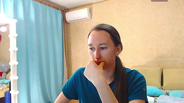 Snapshot of --Model--2 chatting on 18, 3, 2025 --Model--2 online show from 18, 3, 2025