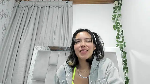 Snapshot of salome_Queenx chatting on 20, 1, 2025 salome Queenx online show from 20, 1, 2025