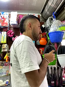 JuanZapata33 online show from 11, 10, 2025