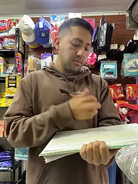 JuanZapata33 online show from 18, 11, 2025