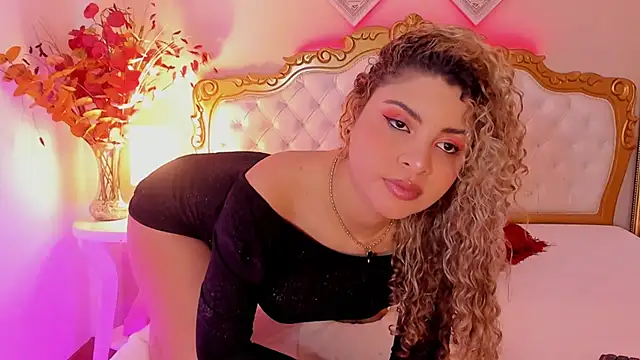Snapshot of ScarlettDuran chatting on 19, 2, 2025 ScarlettDuran online show from 19, 2, 2025