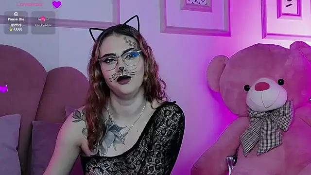 Abby  White online show from 31, 10, 2025