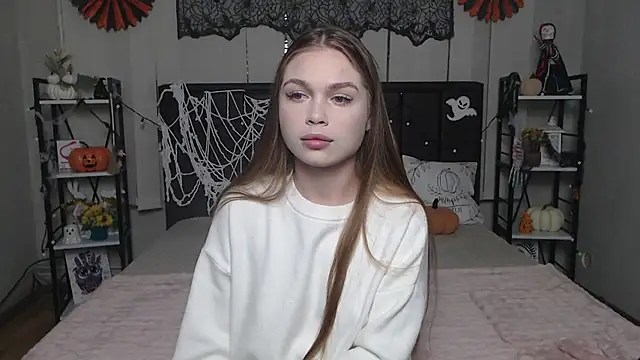 LaraPika online show from 8, 11, 2025