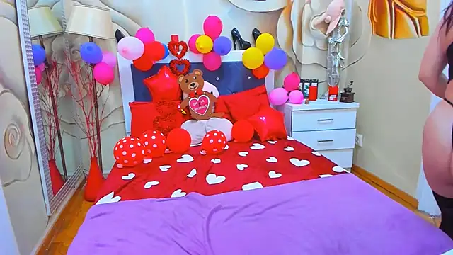 LauraSin online show from 15, 2, 2025