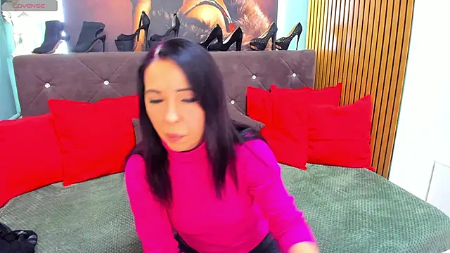 Snapshot of LauraSin chatting on 17, 2, 2026 LauraSin online show from 17, 2, 2026