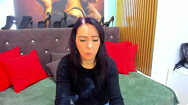 Snapshot of LauraSin chatting on 19, 2, 2026 LauraSin online show from 19, 2, 2026