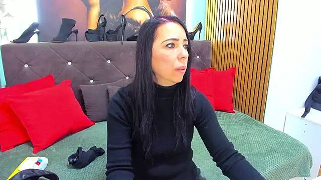 Snapshot of LauraSin chatting on 28, 2, 2026 LauraSin online show from 28, 2, 2026