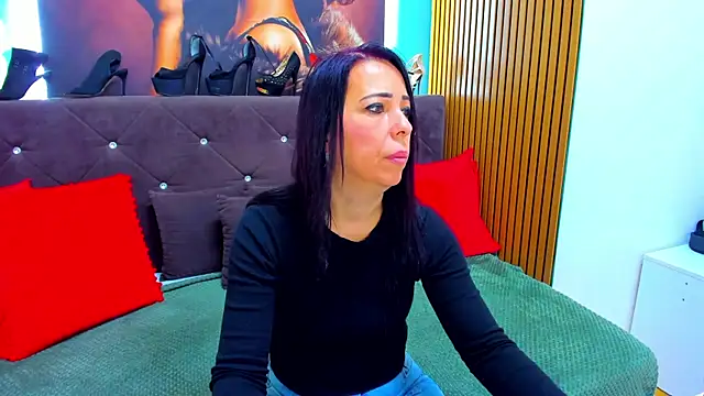 Snapshot of LauraSin chatting on 13, 5, 2026 LauraSin online show from 13, 5, 2026