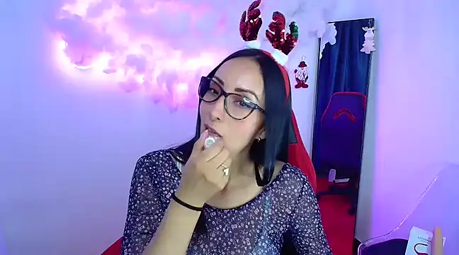 Snapshot of yaralyminjo2 chatting on 18, 12, 2024 yaralyminjo2 online show from 18, 12, 2024