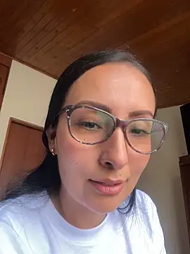 Snapshot of yaralyminjo2 chatting on 5, 1, 2025 yaralyminjo2 online show from 5, 1, 2025